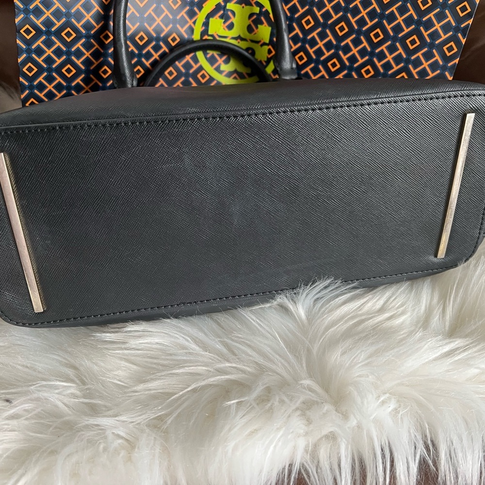 Tory Burch Shoulder Handbag - Picture 8 of 16